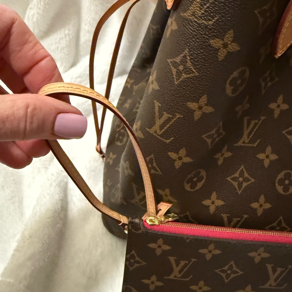 Louis Vuitton Monogram Neverfull GM Tote Bag - Picture 12 of 15